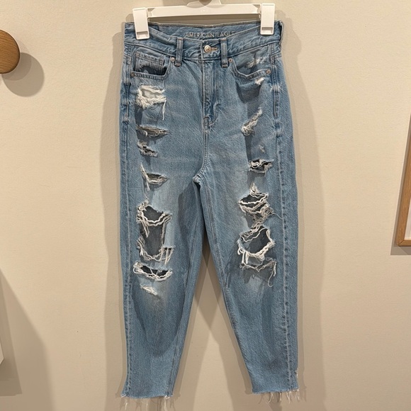 American Eagle Outfitters Women's Relaxed Mom Jean High-rise Distressed Size 0 - Picture 1 of 7